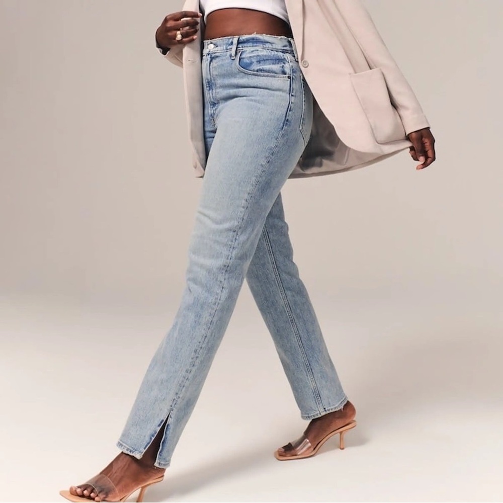 Abercrombie 90s Straight Ultra High Rise Light Wash Blue Jeans Split Hem Size 27
